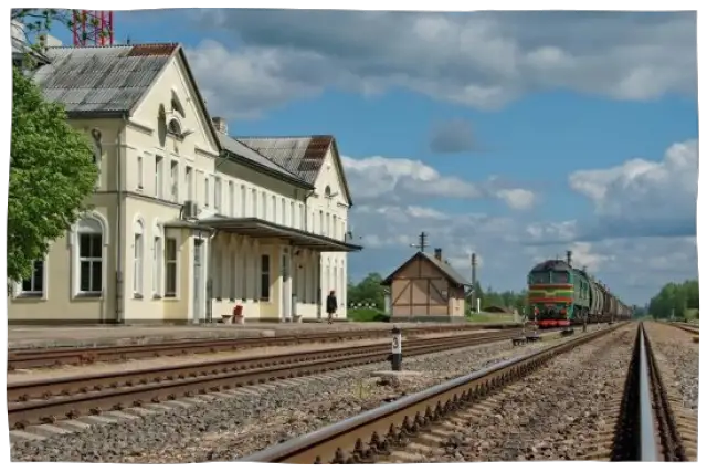 Piemiņas akmens pie Stendes dzelsceļa stacijas 