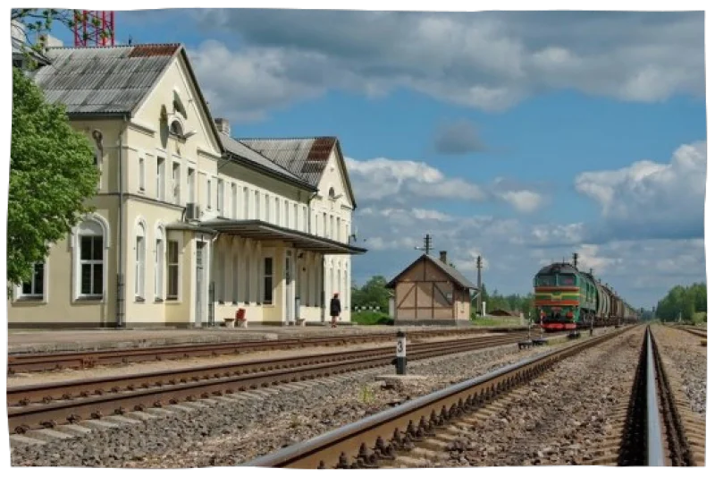 Piemiņas akmens pie Stendes dzelsceļa stacijas 