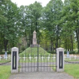 "Senlatviešu karavīrs" - piemineklis 1919.gada brīvības cīņās kritušajiem