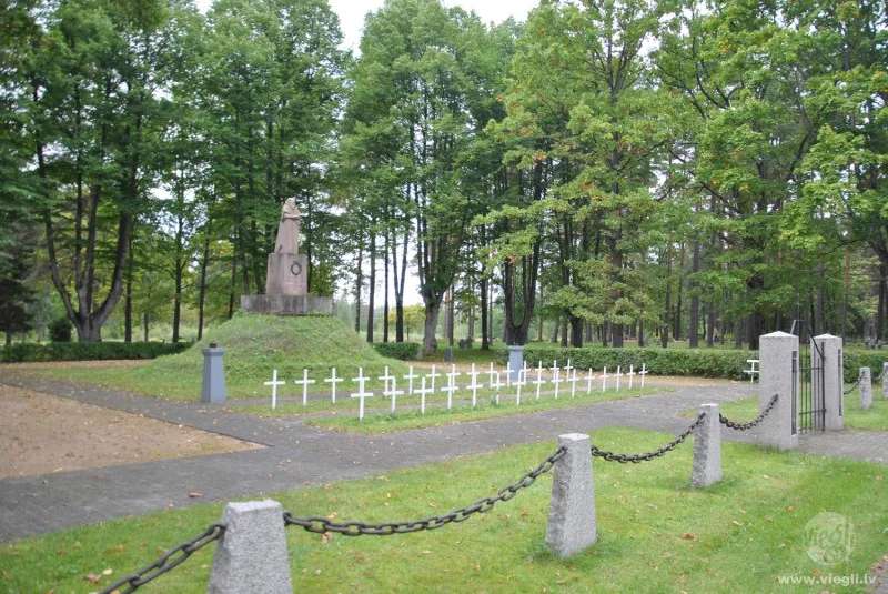 "Senlatviešu karavīrs" - piemineklis 1919.gada brīvības cīņās kritušajiem 