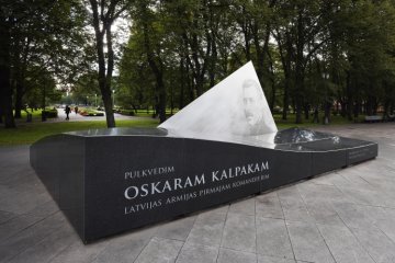 Oskara Kalpaka pieminekļa