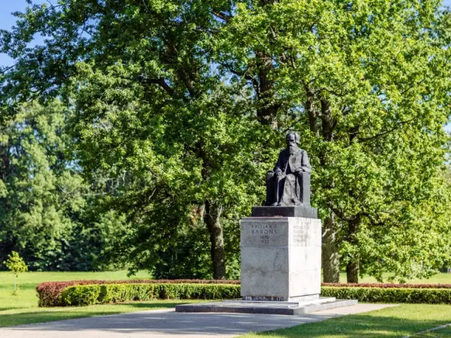Piemineklis Krišjānim Baronam Foto