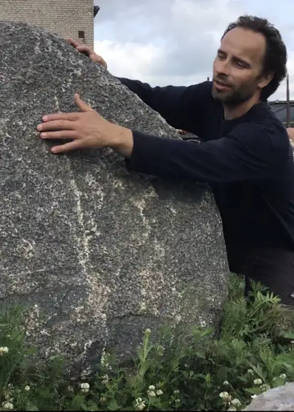 Tēlnieks Ronalds Jaunzems