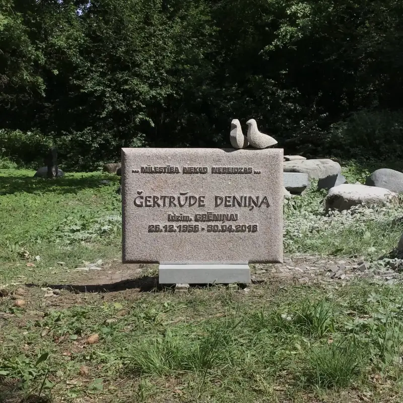 Pulēti burti uz smalki kalta fona, dažādu teksta šriftu kompozīcija taisnstūra forma