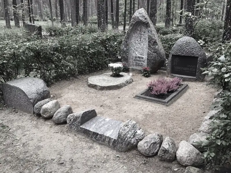 Koncepts - viss no laukakmeņiem, speciāli piemeklēts Latvijas pelēkais granīts