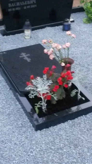 Kapu pieminekļu izgatavošana pie Katlakalna kapiem (Juris Romanovs) 