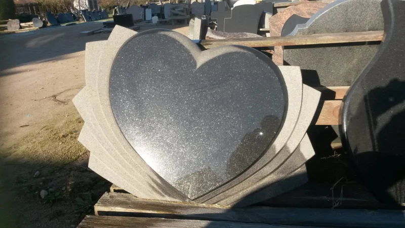 Kapu pieminekļu izgatavošana pie Katlakalna kapiem (Juris Romanovs) 