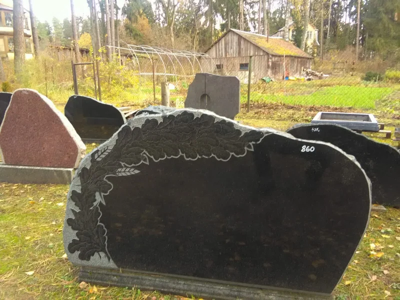 Kapu pieminekļu izgatavošana pie Katlakalna kapiem (Juris Romanovs) 