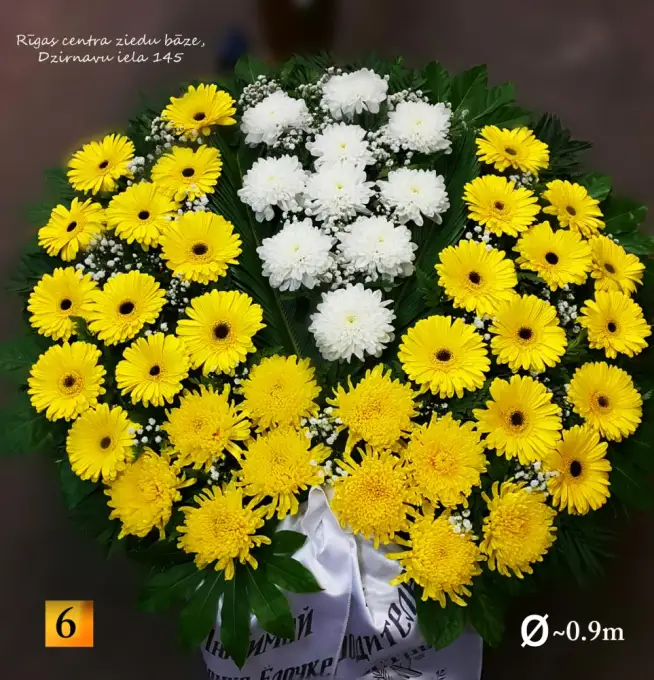 sēru vainags ar balto lentu