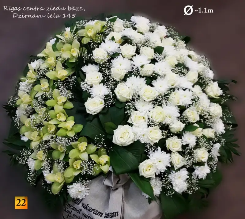 Sēru floristika Rīgā, vainags ar tautisko lentu