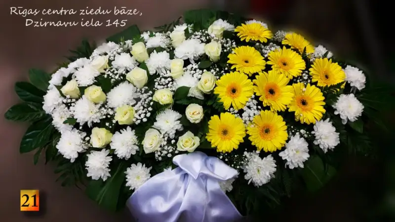 Sēru štrauss ar rozēm gerberam un krizantēmam