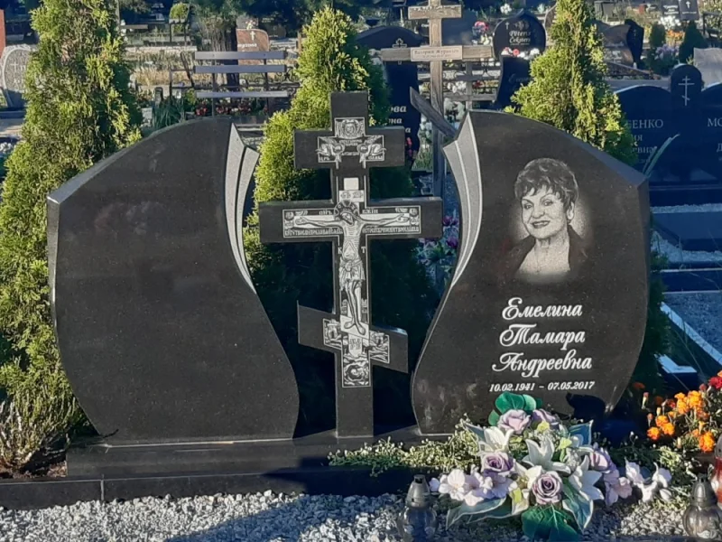 Akmens Kleisti – Monument workshop in Riga Akmens Kleisti SIA Workshop in Riga is a place where high-quality granite monuments and tombstones are created.