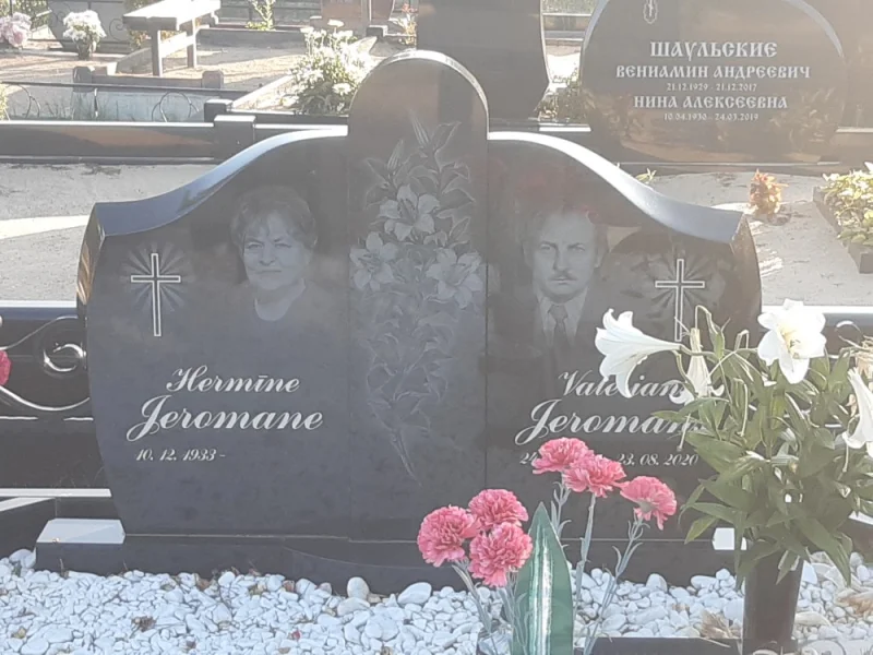 Akmens Kleisti – Monument workshop in Riga Akmens Kleisti SIA Workshop in Riga is a place where high-quality granite monuments and tombstones are created.