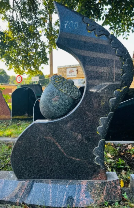 Akmens Kleisti – Monument workshop in Riga Akmens Kleisti SIA Workshop in Riga is a place where high-quality granite monuments and tombstones are created.