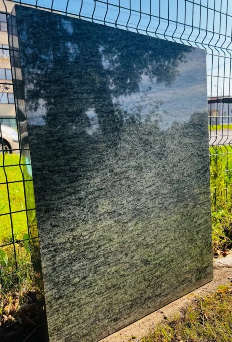 Akmens Kleisti – Monument workshop in Riga Akmens Kleisti SIA Workshop in Riga is a place where high-quality granite monuments and tombstones are created.