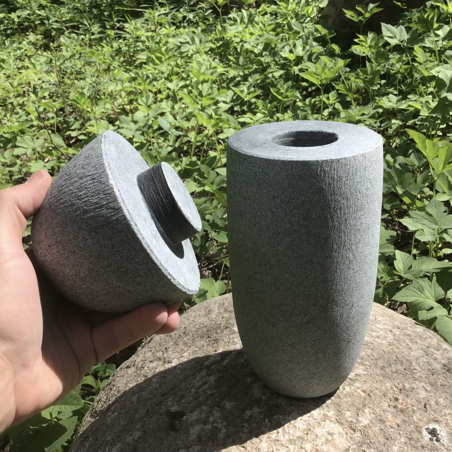 Akmens kremācijas urna