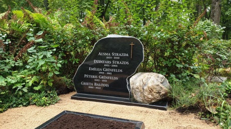 Granīta kapu piemineklis ar laukakmens dekoru GP-6