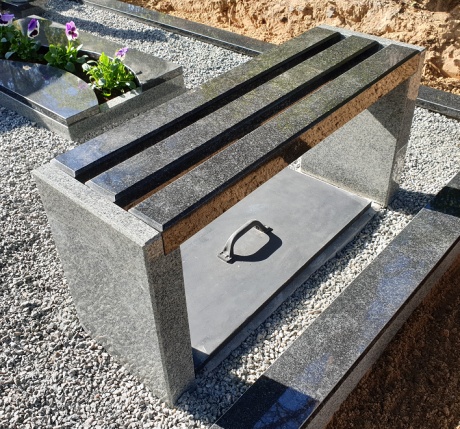 Granīta kapu soliņš GS-2