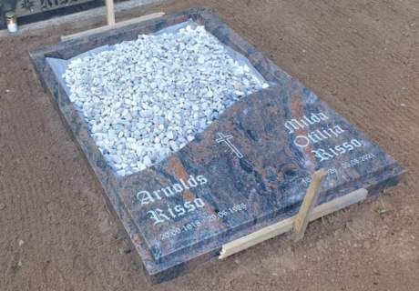 Granīta kapu apmale ar daļēji slēgtu virsmu GA-22