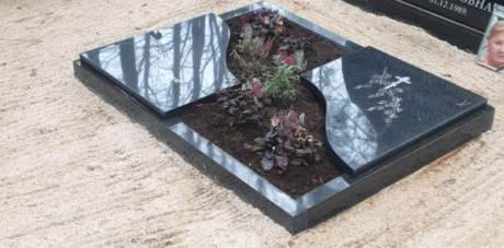 Granīta kapu apmale ar estētisko atvērumu GA-13