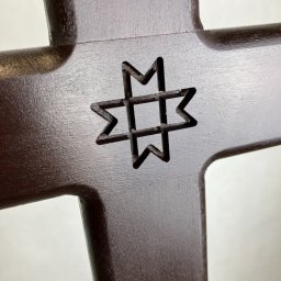 Preview image for  Tumšais koka krusts ar ornamentiem