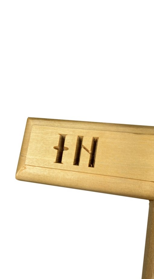 Koka krusts ar ornamentiem