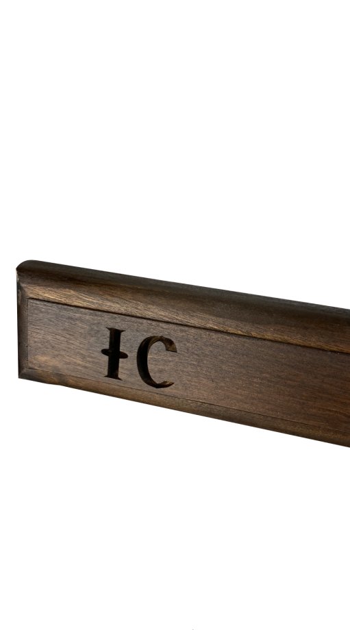 Koka krusts ar ornamentiem