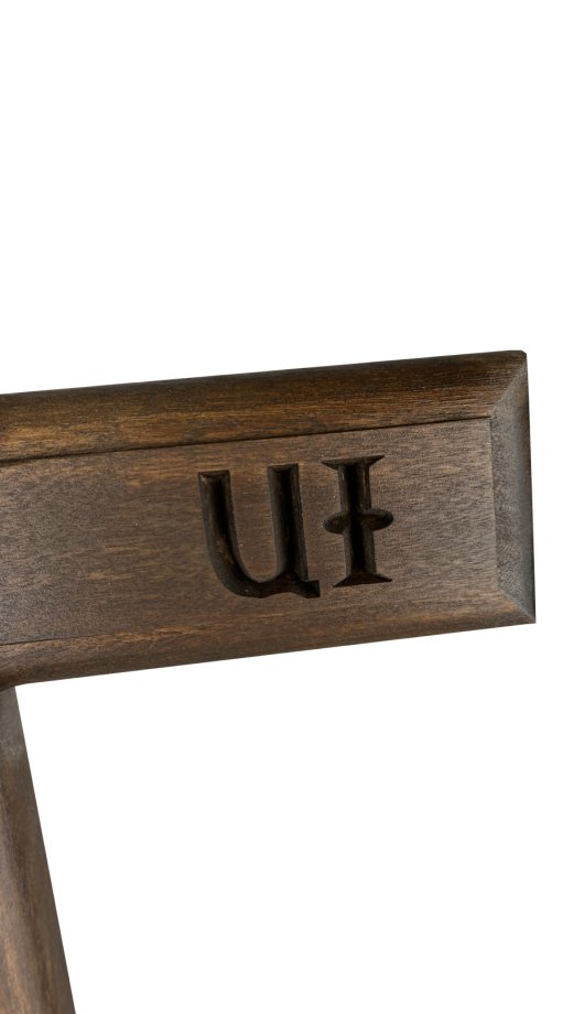 Koka krusts ar ornamentiem