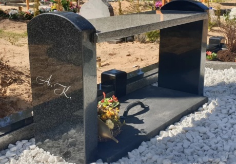 Granīta kapu soliņš GS-8