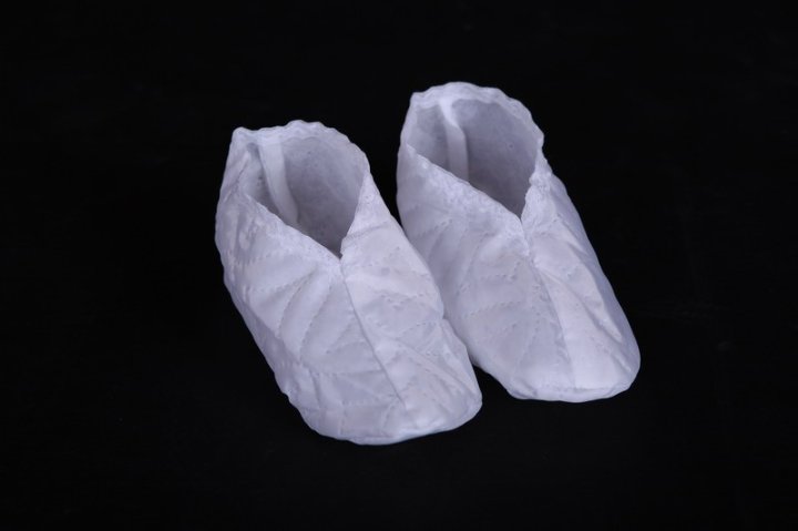 White slippers for the deceased