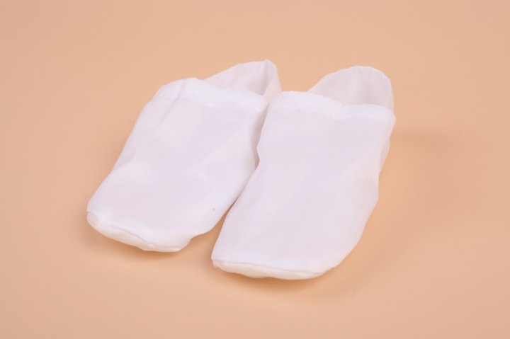 White slippers for the deceased