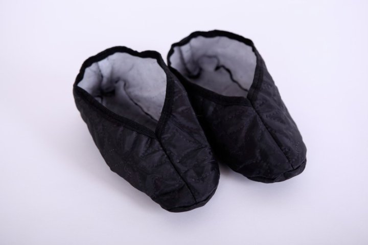 Black slippers for the deceased
