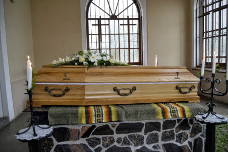 Деревянный гроб