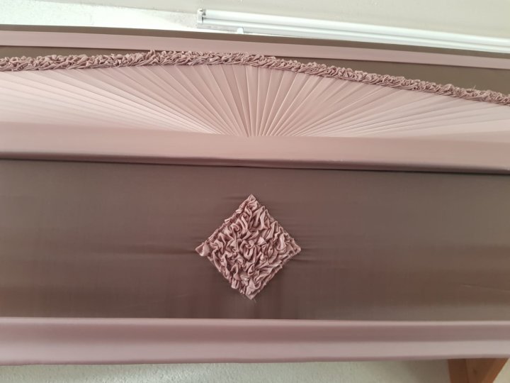 Zārki ar greznu drapējumu dažādi veidi un auduma krāsas