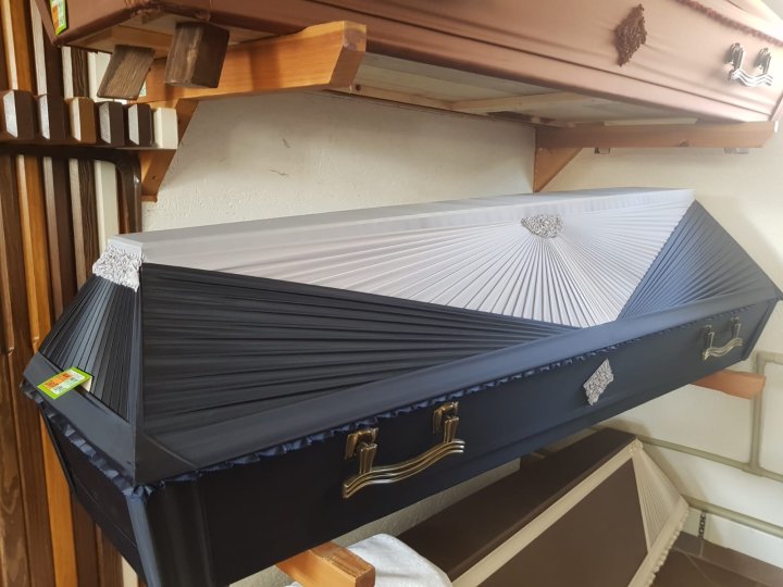 Zārki ar greznu drapējumu dažādi veidi un auduma krāsas