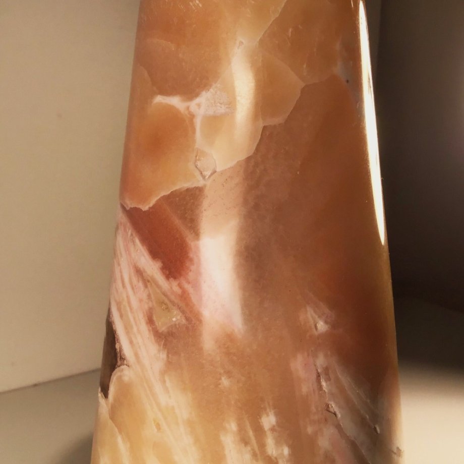 Akmens svečturis no dabīgā Oniksa materiāla - interjeram