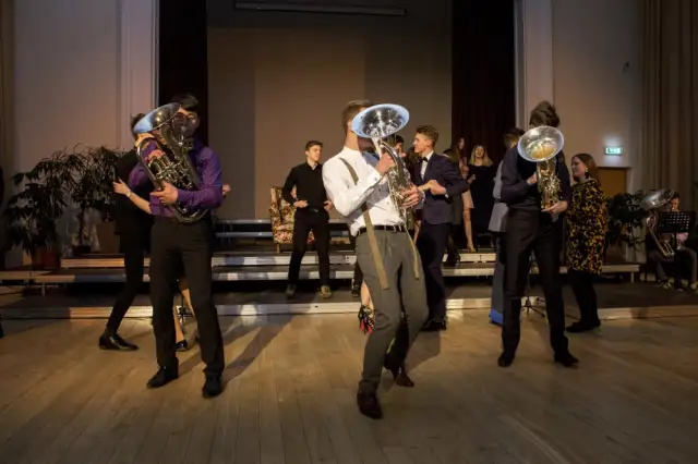 Latvian Memorial Brass Latvian Memorial Brass garantē jums kvalitatīvu bēru ceremonijas muzikālo noformējumu visā Latvijas teritorijā