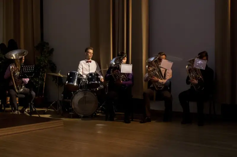 Latvian Memorial Brass Latvian Memorial Brass garantē jums kvalitatīvu bēru ceremonijas muzikālo noformējumu visā Latvijas teritorijā