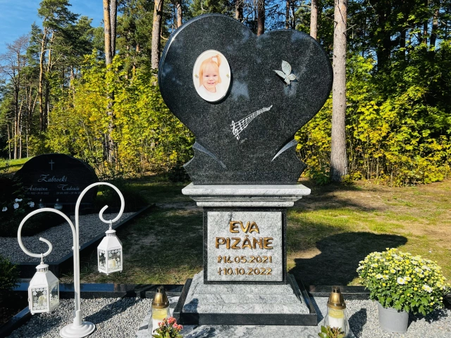 Ekskluzīvs kapu pieminekļa ansamblis "Tauriņa sirsniņa"