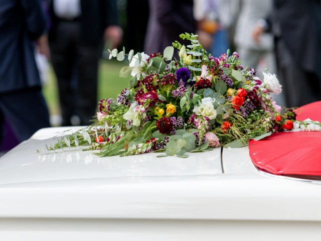 How to Choose Flowers for a Final Farewell?