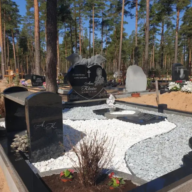 Funerary Monument "Mother's Heart"