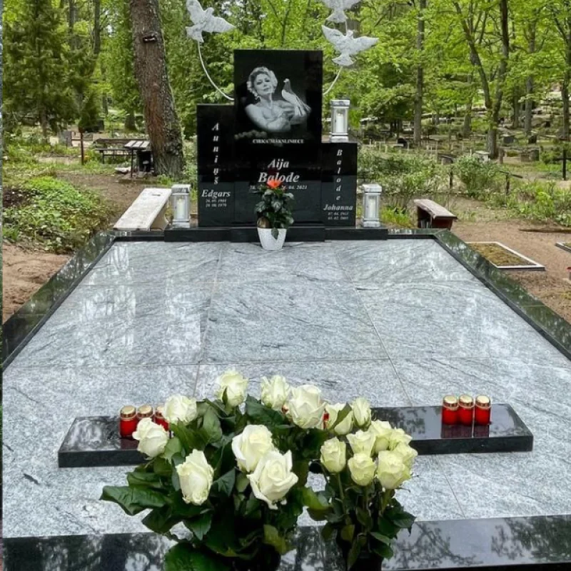 Memoriāls cirka māksliniecei Aijai Balodei