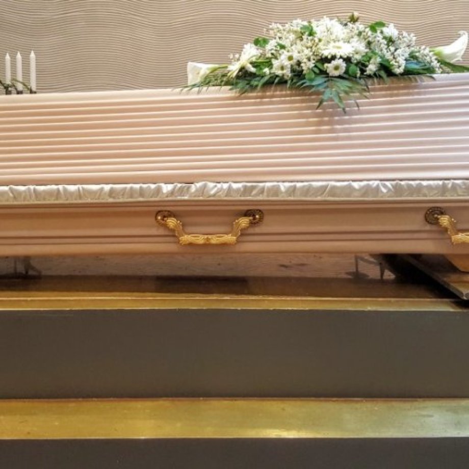 Auduma pārklāts zārks