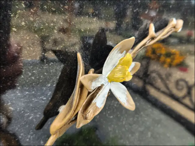 Bronzas aksesuāri kapiem