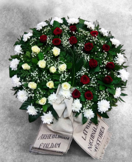 Bēru vainags 90cm sarkanām un dzeltānam  rozēm un baltām  krizantēmām Nr.44