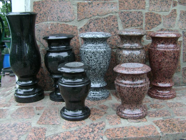 Granīta kapu vāzes