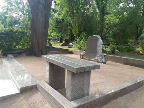 Granīta kapu soliņš Nr.1