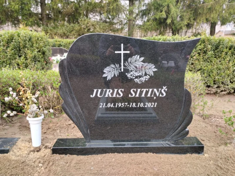 SKS Granit SIA SIA SKS GRANIT в Елгаве – гранитные надгробия и благоустройство мест захоронения