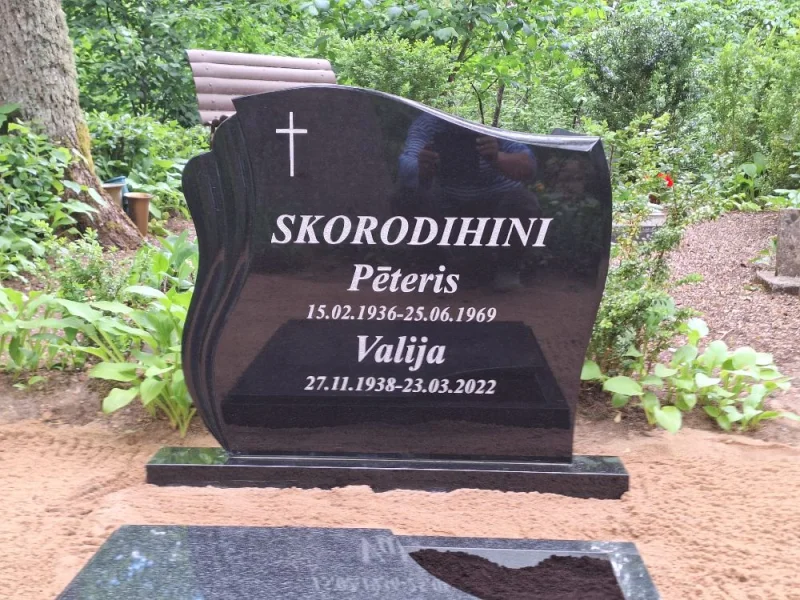SKS Granit SIA SIA SKS GRANIT в Елгаве – гранитные надгробия и благоустройство мест захоронения