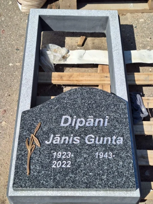 SKS Granit SIA SIA SKS GRANIT в Елгаве – гранитные надгробия и благоустройство мест захоронения